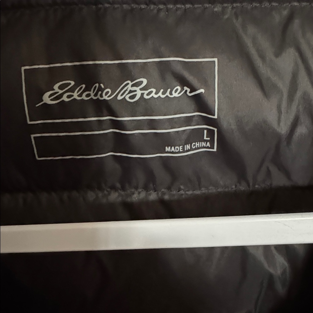 Eddie Bauer Men's Dark Navy Puffer Vest - Picture 2 of 6